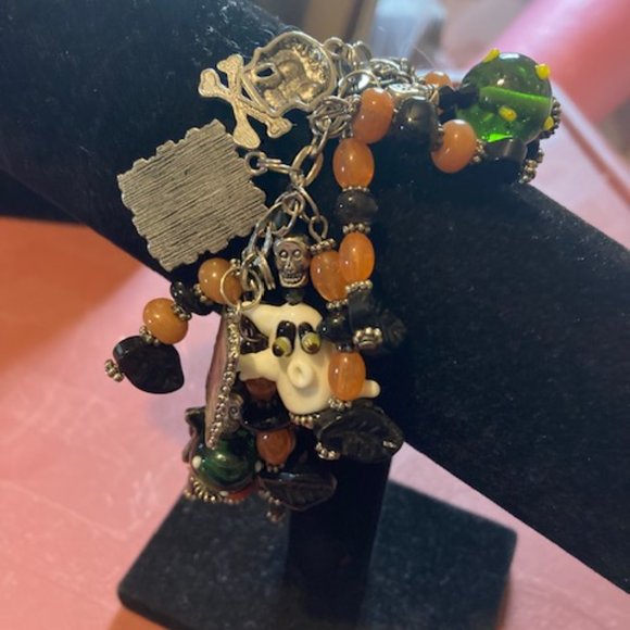 Fashion jewelry Halloween bracelet - Picture 3 of 10